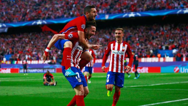 Los jugadores del Atlético de Madrid celebrando el gol de Saúl ante el Bayern