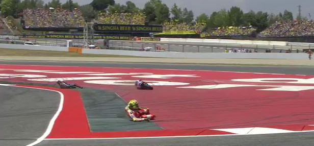 Lorenzo y Iannone acabaron por los suelos. 