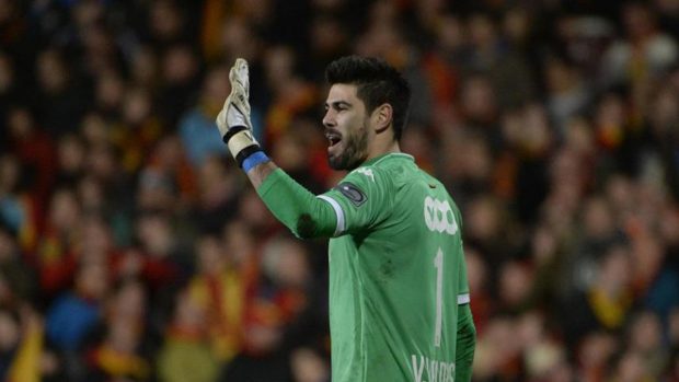 Valdés, durante un partido con el Lieja.