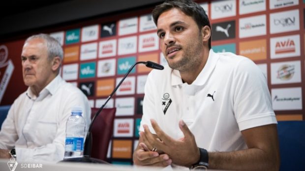 Pedro León, durante su presentación con el Eibar