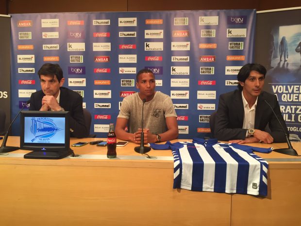 Deyverson, presentado por el Alavés