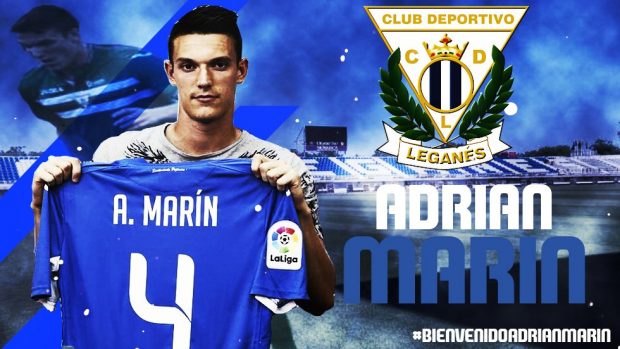 Adrián Marín posa con la camiseta del Leganés