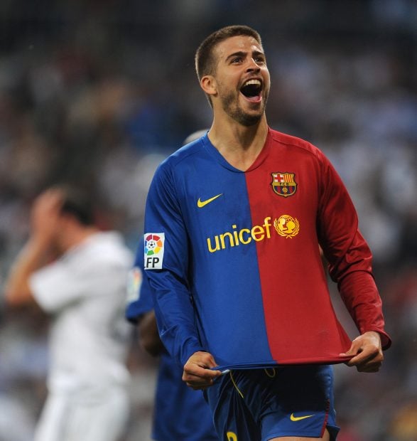 Gerard Piqué celebra su tanto en la victoria por 2-6 ante el Real Madrid. (AFP)