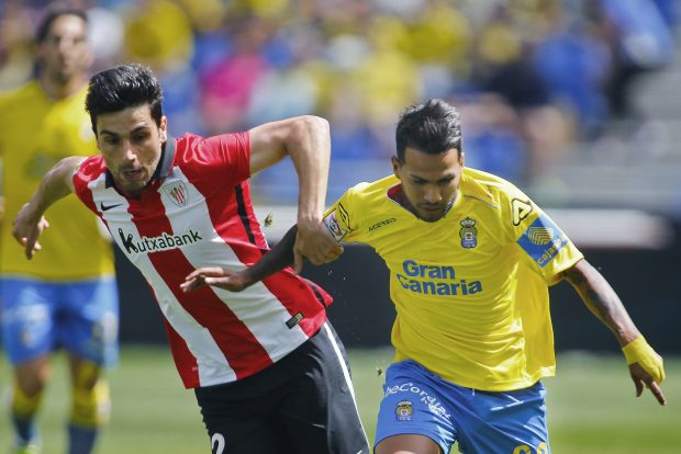 Jonathan Viera, en un partido ante el Athletic. (AFP)