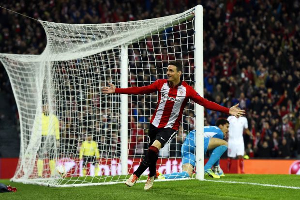 Aritz Aduriz celebra un tanto con el Athletic. (Getty)