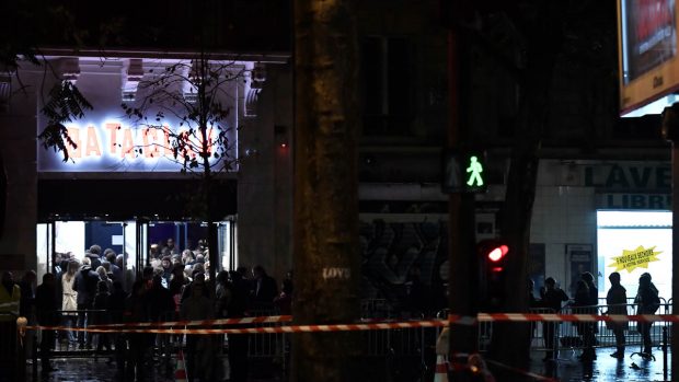 Colas para acceder a la reapertura de la sala Bataclan (Foto: AFP)