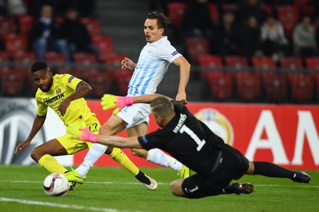 Bakambu desperdicia una oportunidad ante el Zúrich. (Getty)