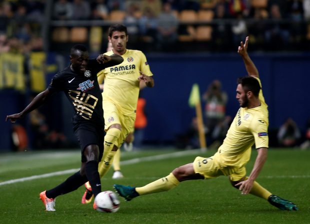 Víctor Ruiz ante el Osmanlispor. (Getty)