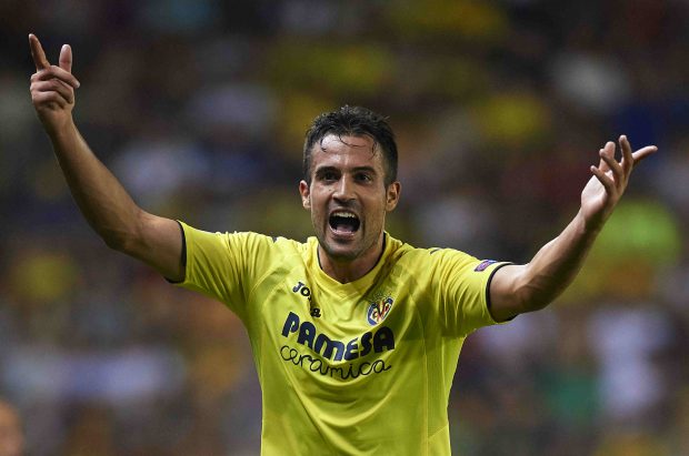 Mario Gaspar, durante un encuentro con el Villarreal. (Getty)