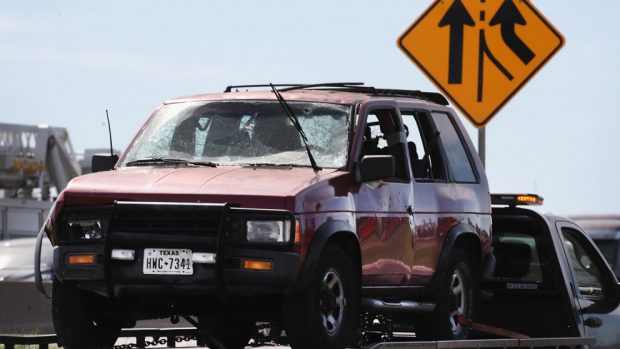 El sospechoso por poner seis paquetes bomba en Texas se inmoló al ser perseguido por los SWAT en una autopista