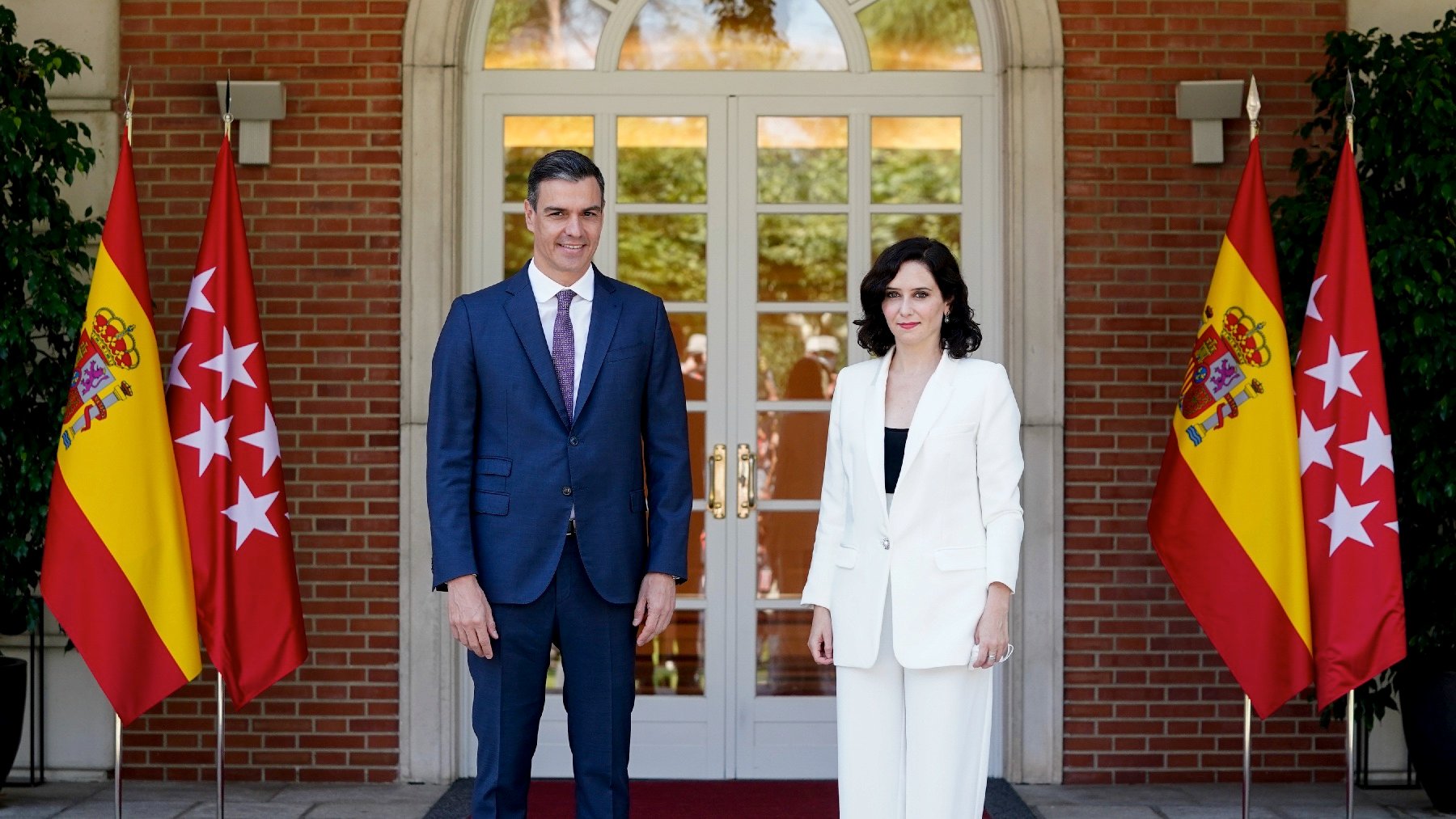 Ayuso corrige a Sánchez los países de la UE, las fracciones y los