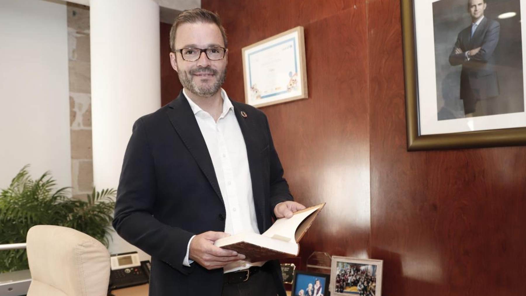 El alcalde en su despacho ignora el coste de la vida en Palma y gasta ...